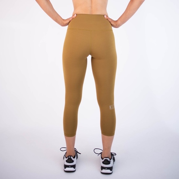 🆕 FLEO El Toro 21" Amber Green High Rise Cropped Leggings - Picture 5 of 8